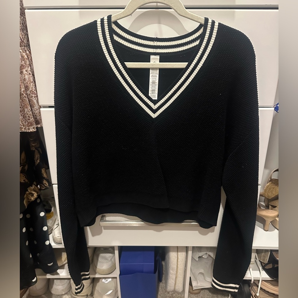 ALO Yoga Black V-Neck Sweater with White Trim